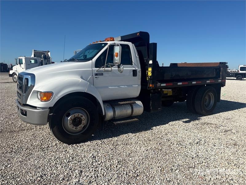 Camion benne Ford F-650 XL 4x2 S/A Dump — occasion 2013