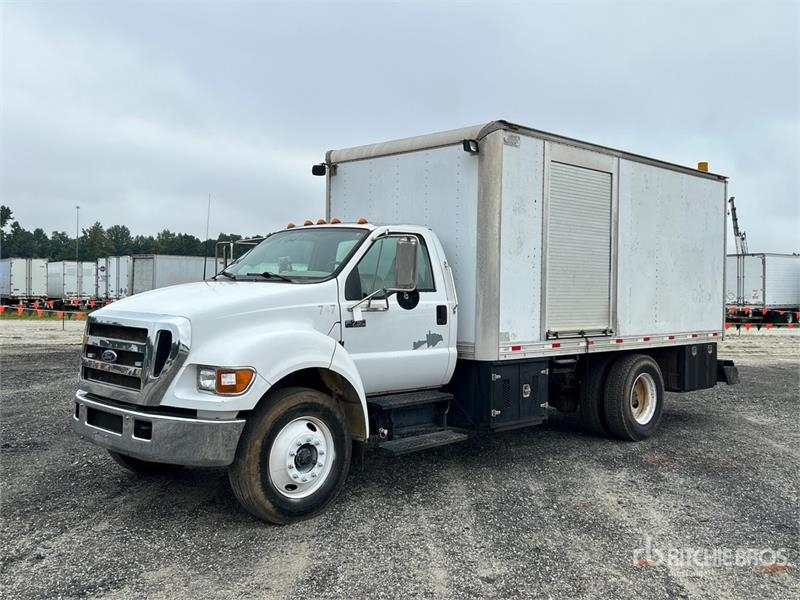 Camion citerne Ford F-750 — occasion 2005