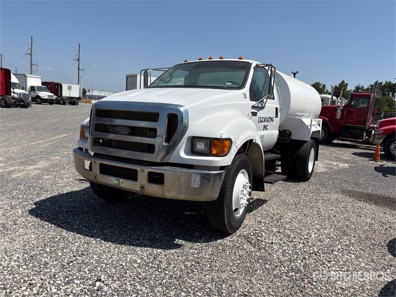 Camion citerne Ford F-750 — occasion 2007, 40 380 h