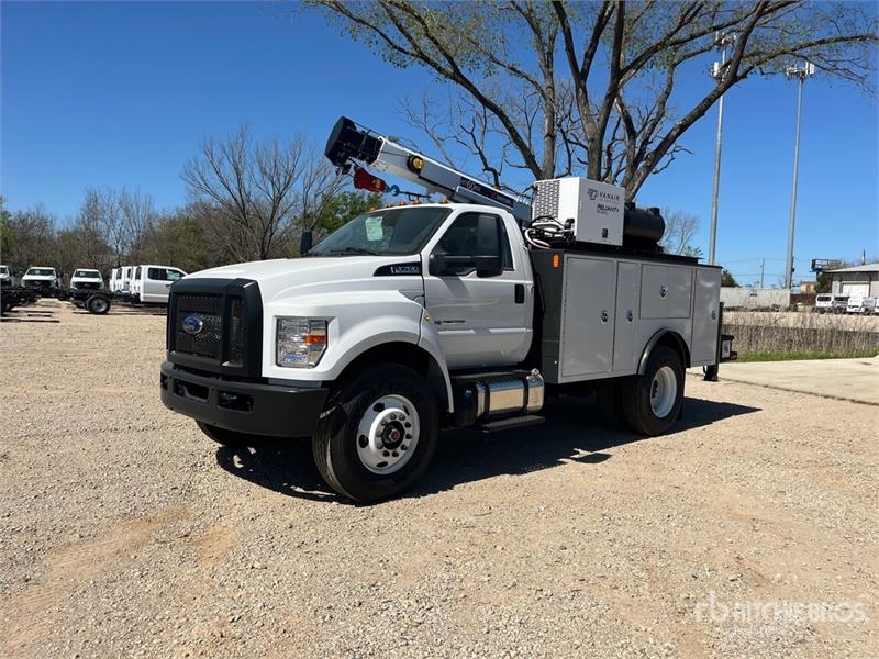 Camion municipal Ford F-750 4x2 Service — occasion 2025