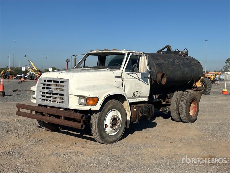 Camion citerne Ford F800 1500 gal 4x2 Tanker — occasion 1998