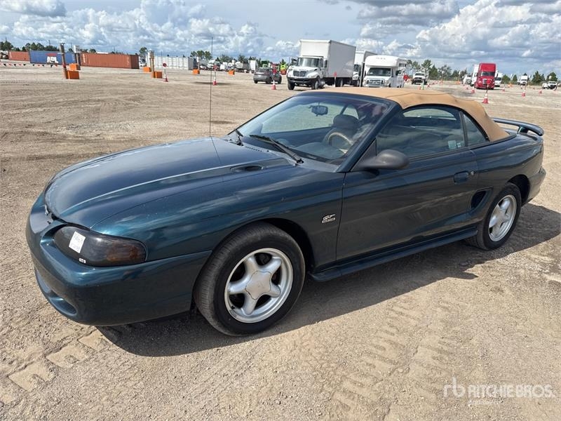 Voiture Ford Mustang GT Convertible — occasion 1995, 176 259 h