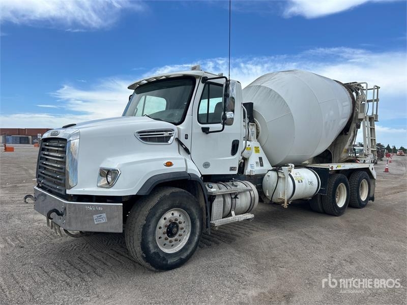 Camion malaxeur Freightliner 114 SD — occasion 2018