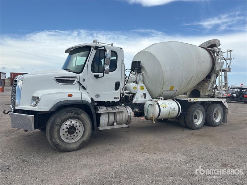 Freightliner 114SD