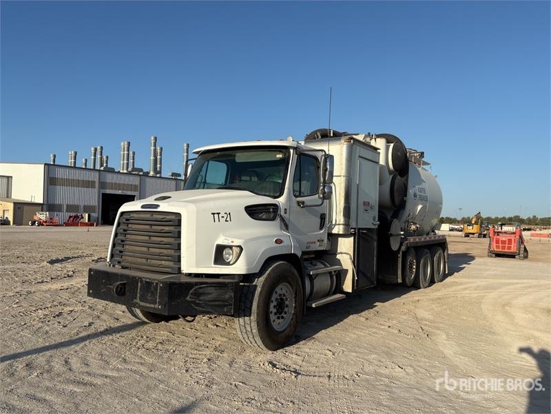 Freightliner 114SD