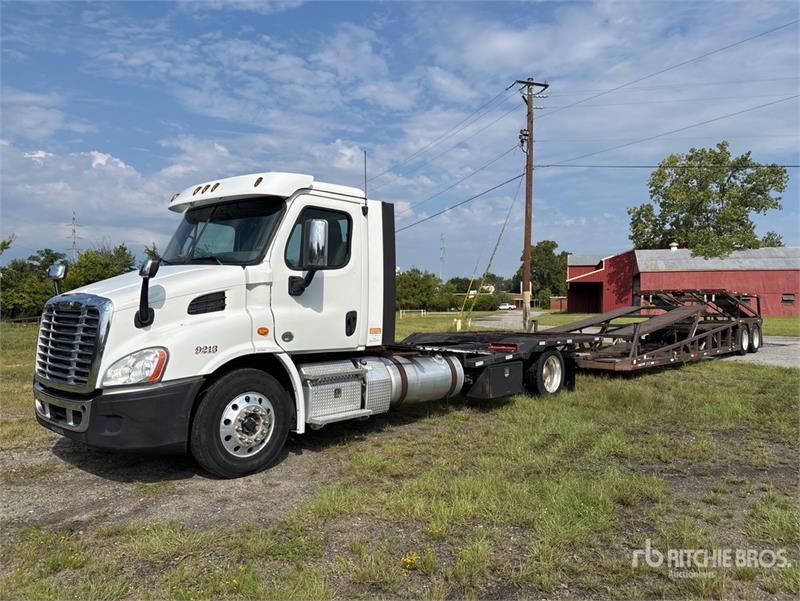 Camion porte-engins Freightliner Cascadia 113 — occasion 2019