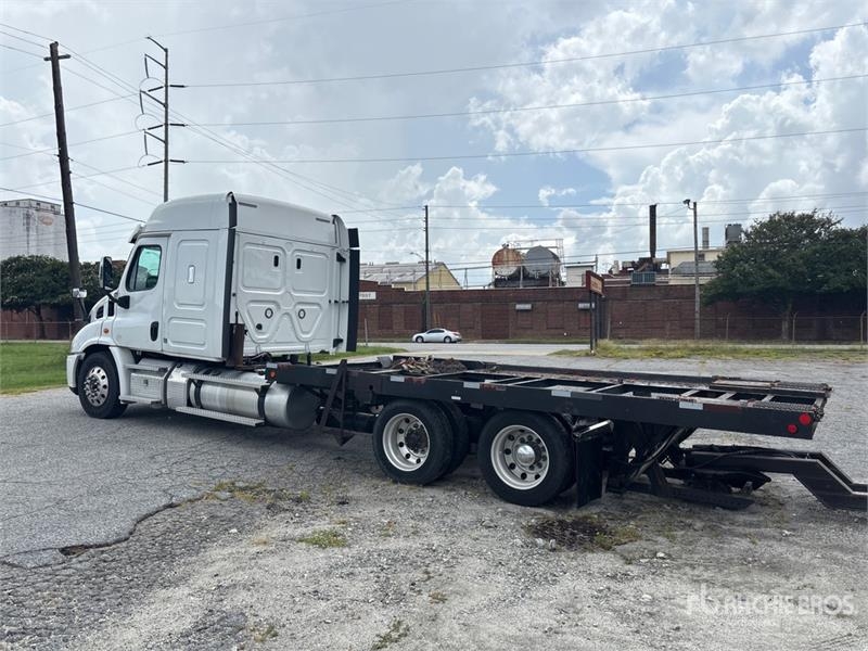 Freightliner Cascadia 113