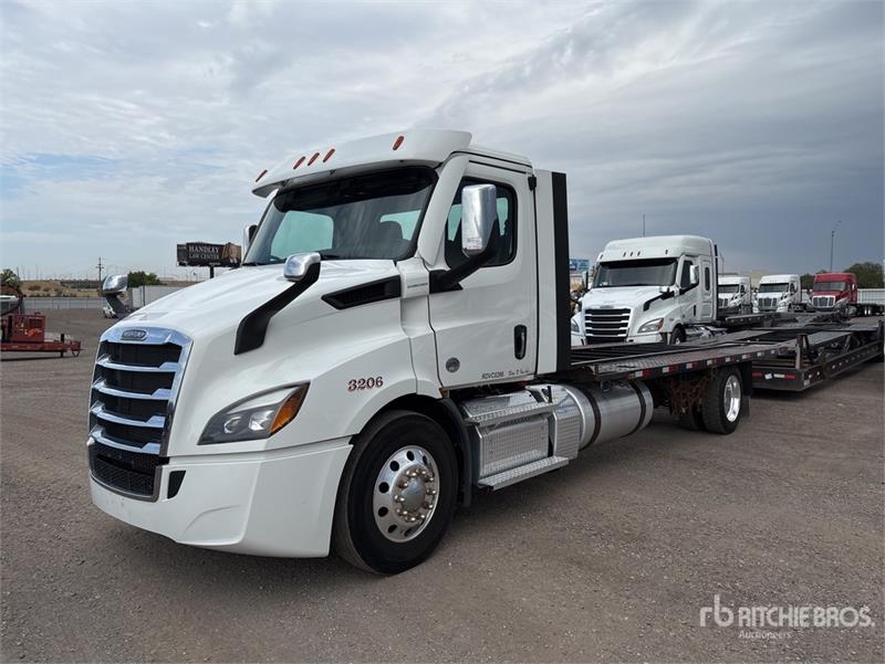 Camion porte-engins Freightliner Cascadia 116 — occasion 2024