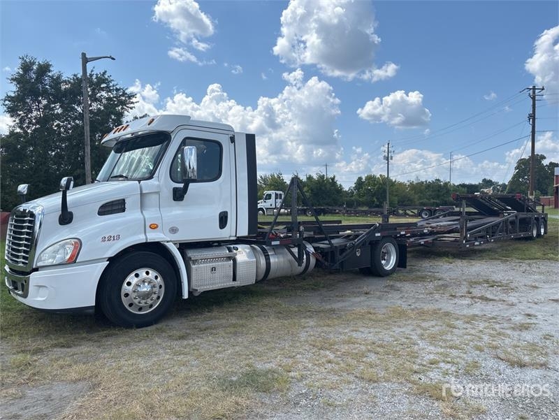 Camion porte-engins Freightliner Cascadia 113 — occasion 2020