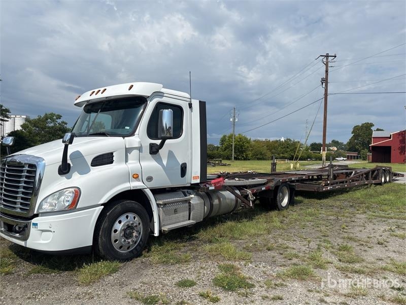 Camion porte-engins Freightliner Cascadia 113 — occasion 2019