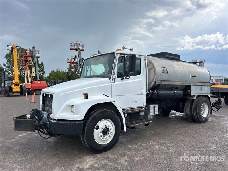 Camion citerne Freightliner FL 70 — occasion 2000