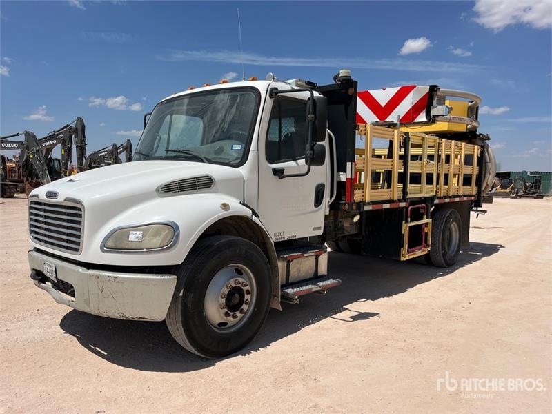 Freightliner M2 106