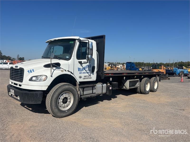 Camion plateau Freightliner M2 106 — occasion 2017