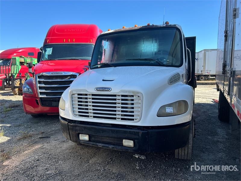 Camion plateau Freightliner M2 106 — occasion 2006