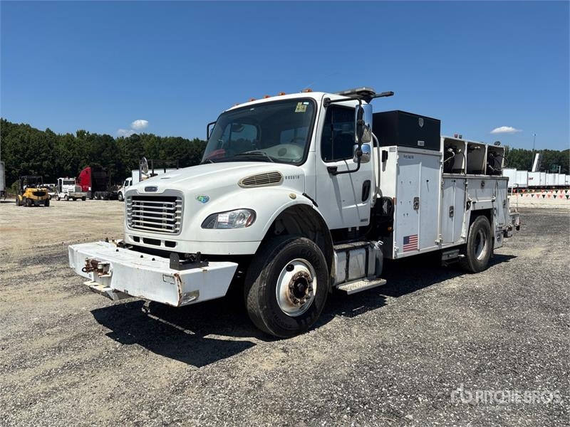 Camion municipal Freightliner M2 106 4x2 Service — occasion 2012