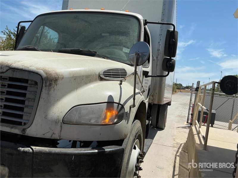 Freightliner M2106