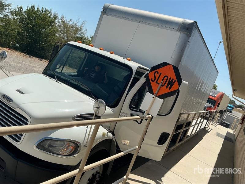Freightliner M2106