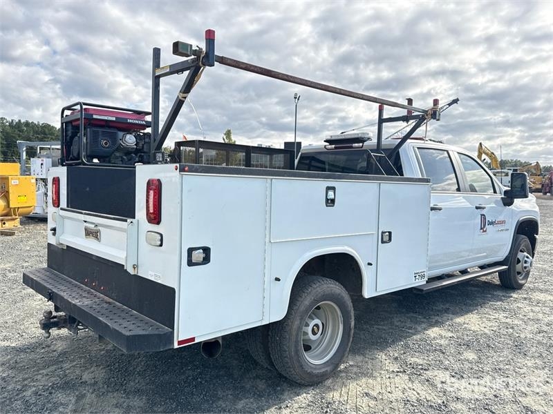 Utilitaire benne GMC Silverado 3500HD 4x4 Crew Cab Utility — occasion 2022