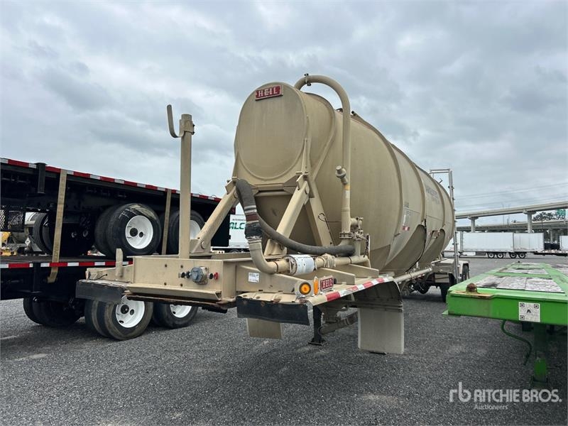 Heil 1200 cft T/A Pneumatic Bulk Trailer