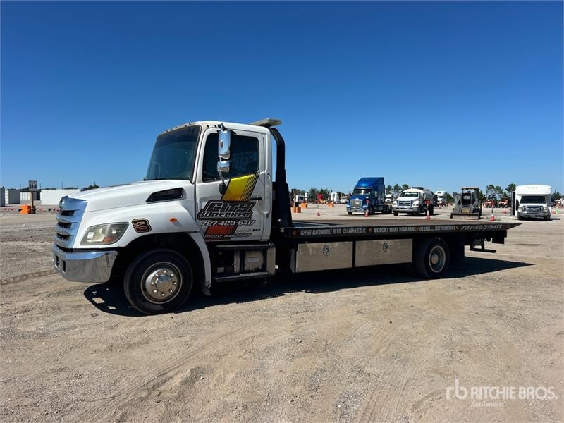 Camion de dépannage Hino 258 — occasion 2019