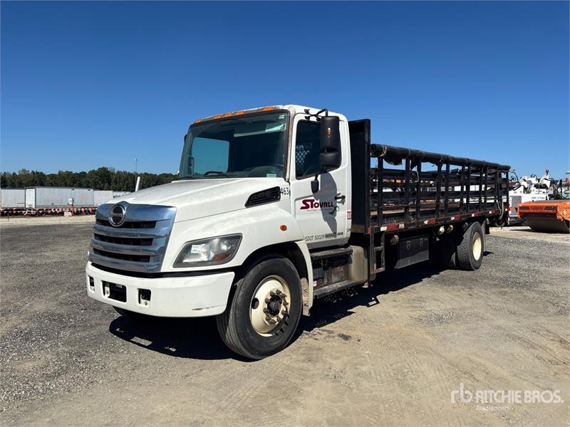 Camion plateau Hino 268 4x2 Flatbed — occasion 2018