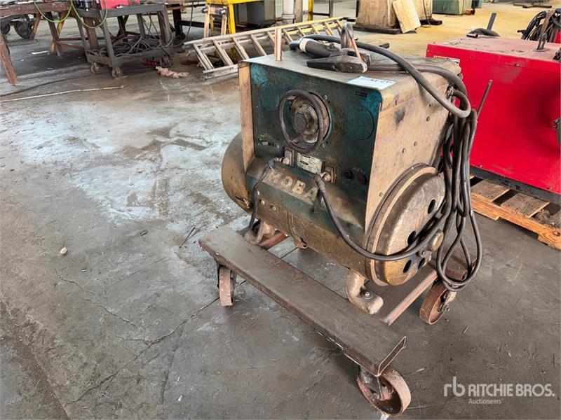 Poste à souder Hobart M-300 300 A Skid-Mounted Multi-Process We — occasion