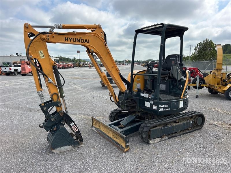 Mini-pelle Hyundai R25Z-9AK — occasion 2021