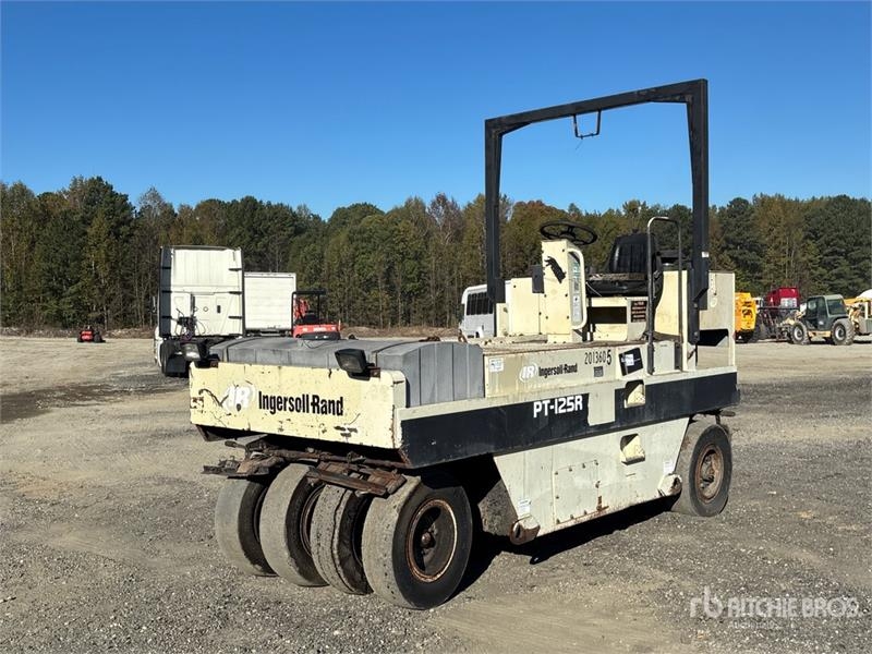 Rouleau à pneus Ingersoll Rand PT125R 8 Wheel Pneumatic Roller — occasion 2003