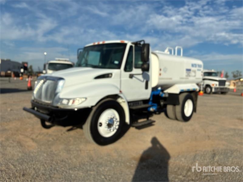 Camion citerne International 4300 SBA — occasion 2006