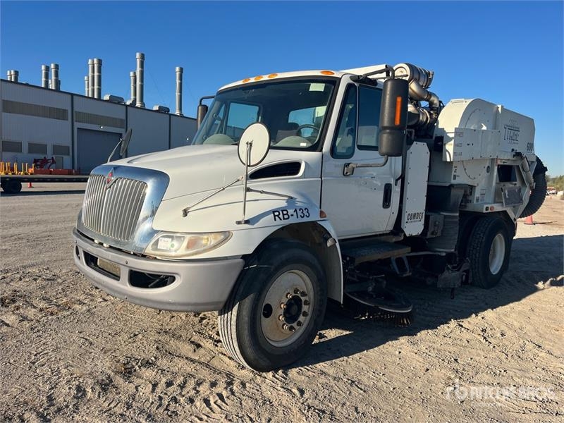 Balayeuse International 4300SBA — occasion 2017