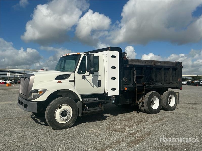 Camion benne International 7400 — occasion 2011