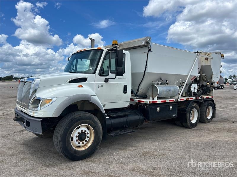 International 7600
