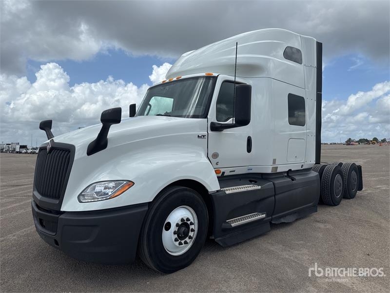 International LT625