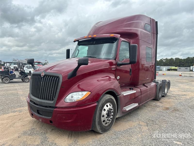 Tracteur routier International LT625 — occasion 2021