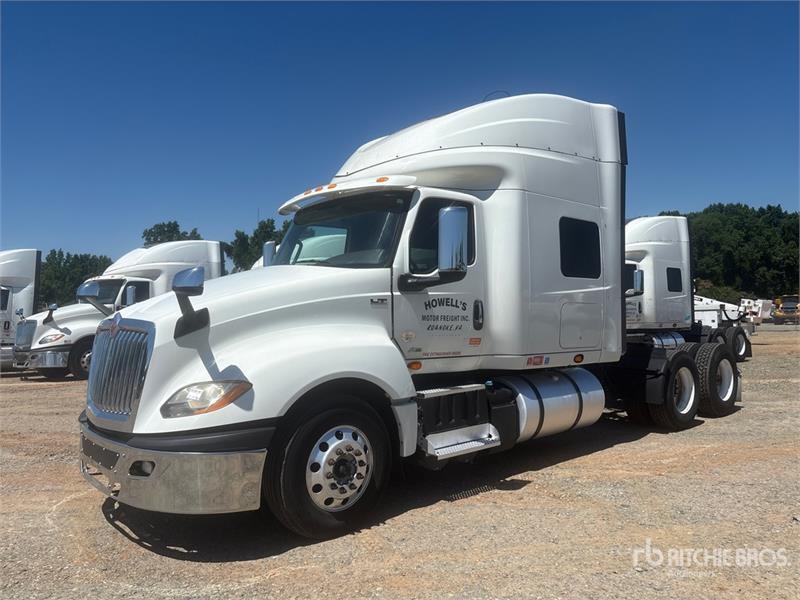 International LT625