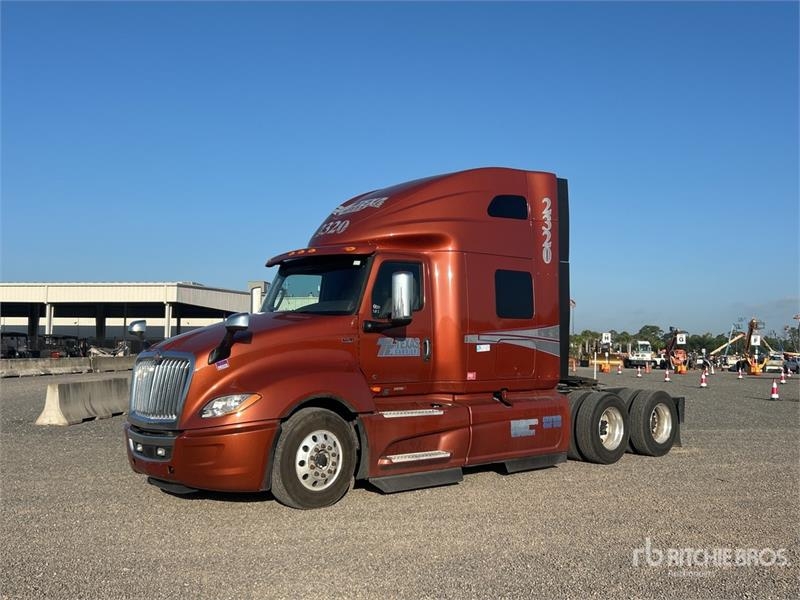 International LT625