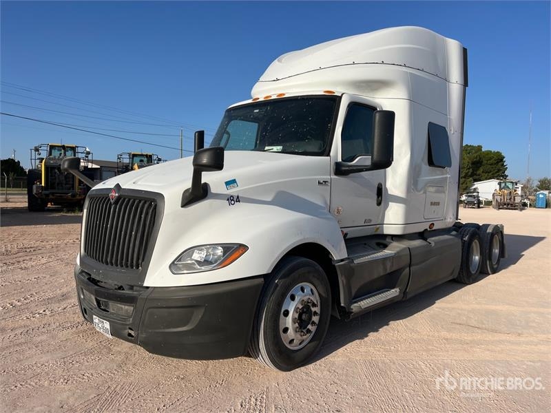 International LT625