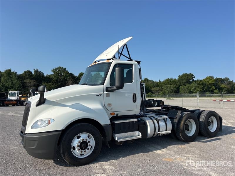 International LT625