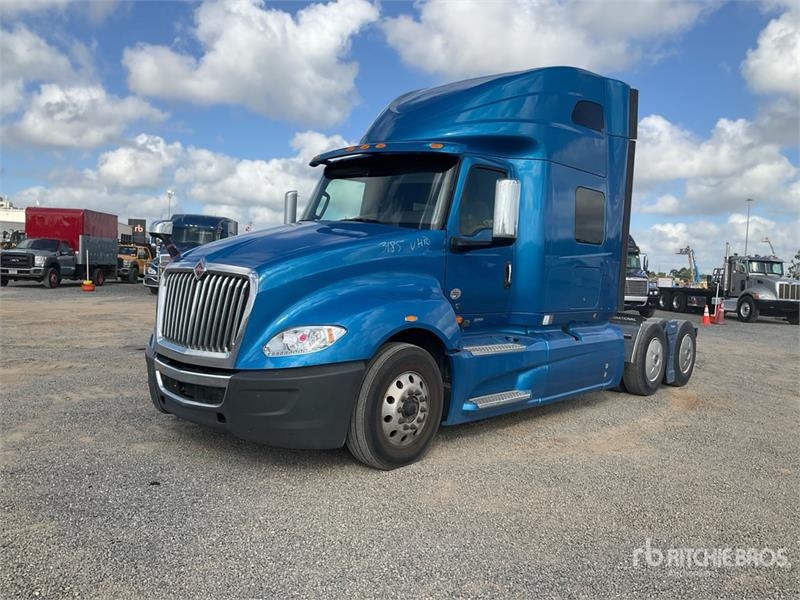 International LT625