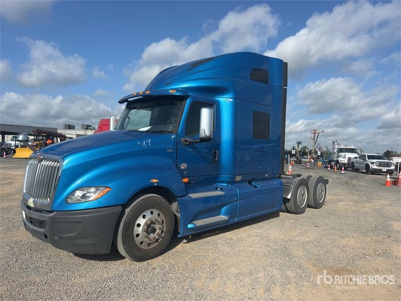 International LT625