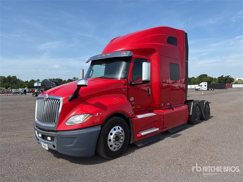 International LT625