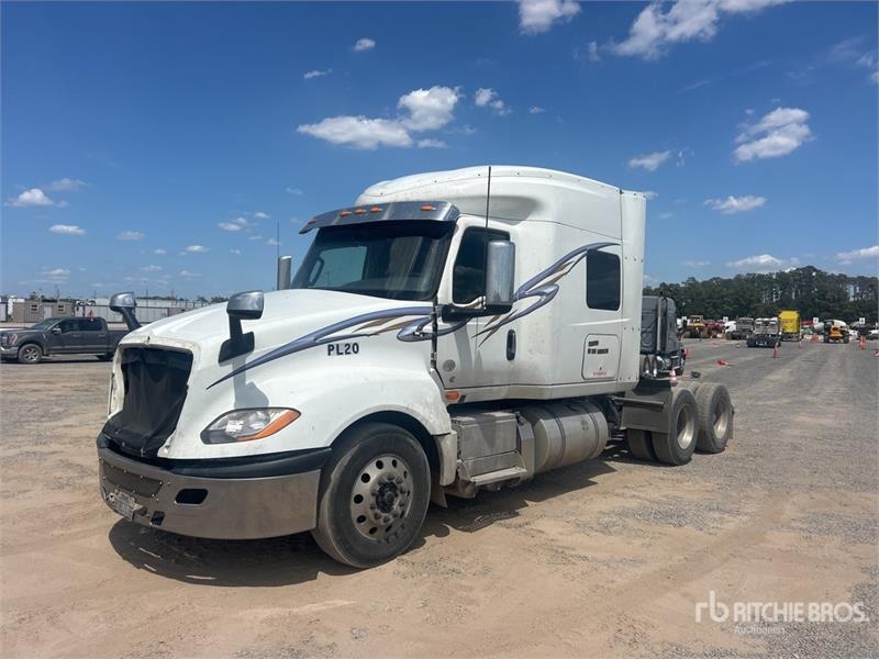 International LT625