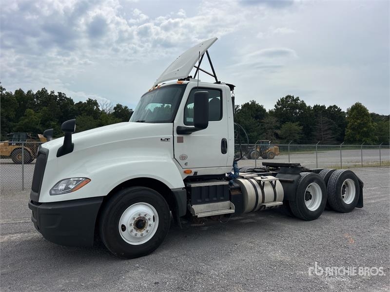 International LT625