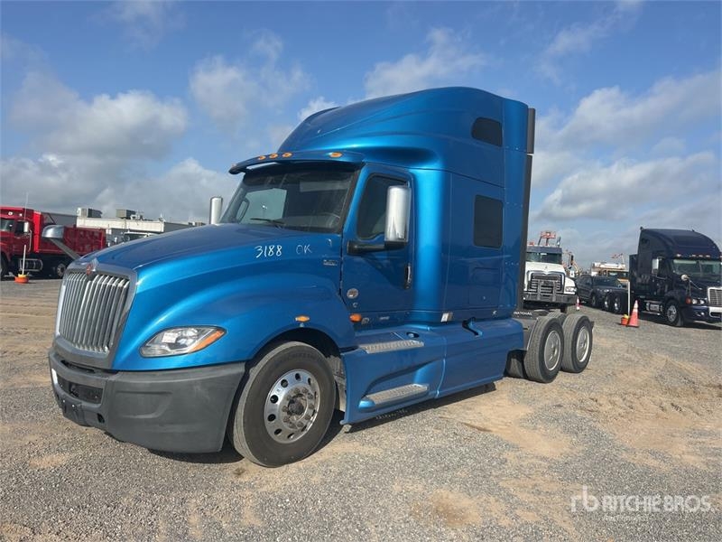 International LT625