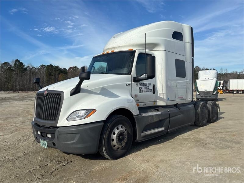 International LT625