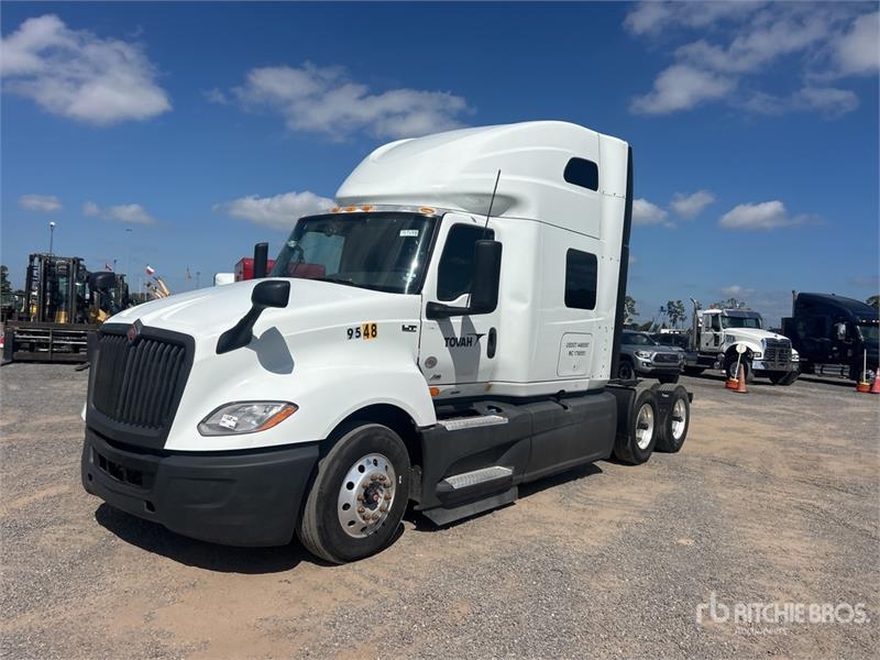 International LT625