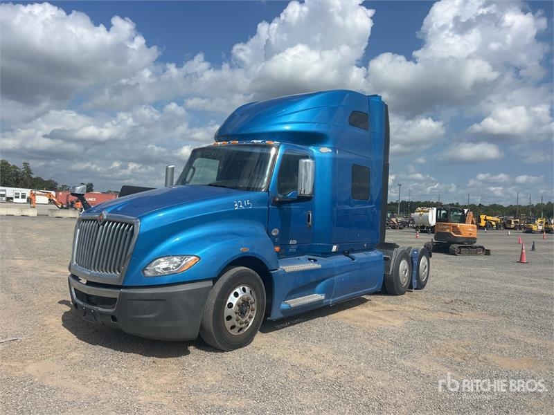 Tracteur routier International LT625 — occasion 2021
