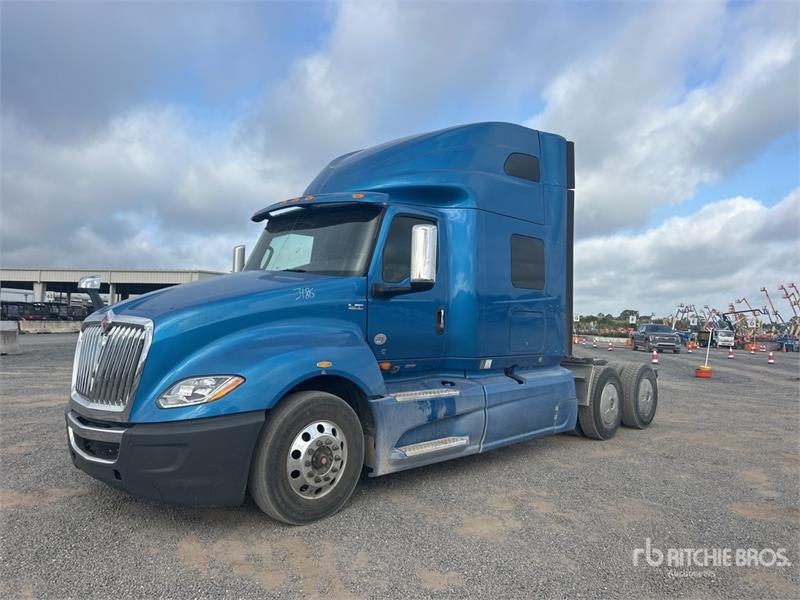 Tracteur routier International LT625 — occasion 2021