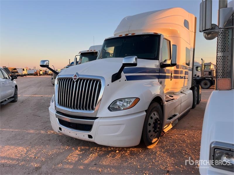 Tracteur routier International LT625 — occasion 2020