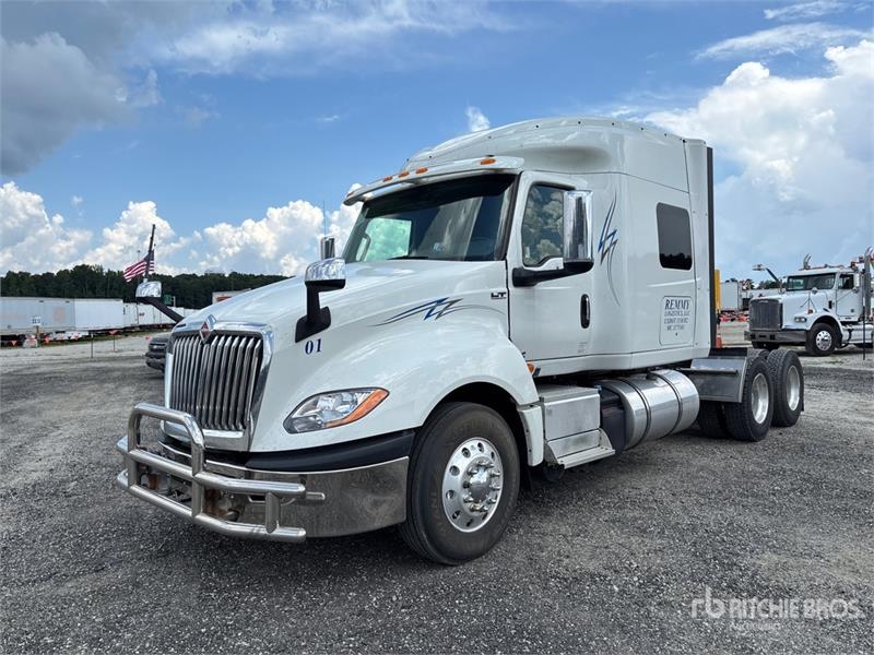 International LT625